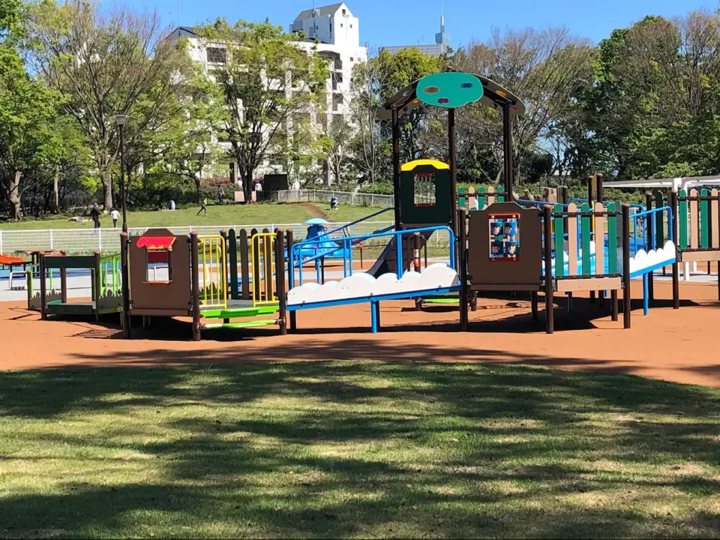 Kindervilleが主催している砧公園外遊び教室の様子
